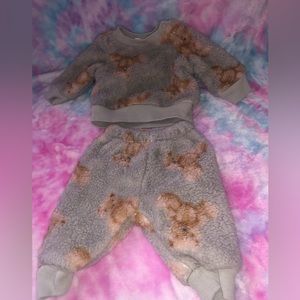 newborn baby girl set Gap pants and sweater